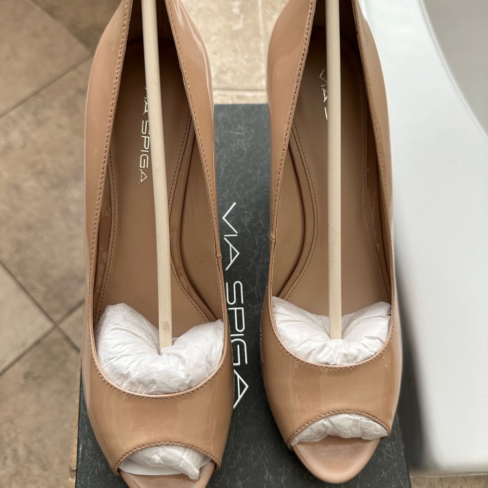 Via Spiga Ryan, Nude Patent Shoe - Brand New Never Worn